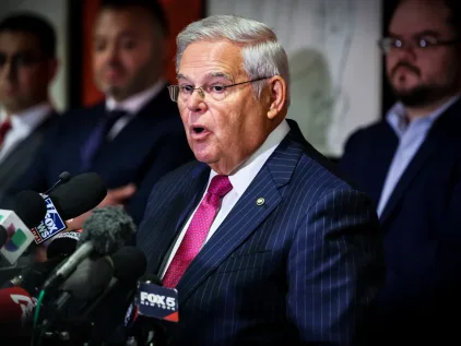 El senador Menéndez se declara no culpable de cargos de soborno en Nueva York