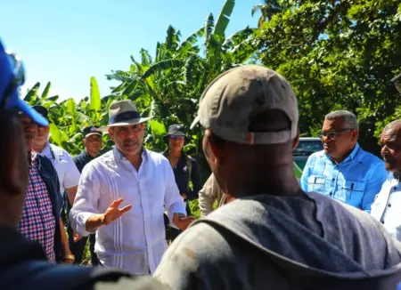 Ministro Limber Cruz visita productores del sur afectados por las lluvias