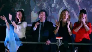 Milei junto a su equipo