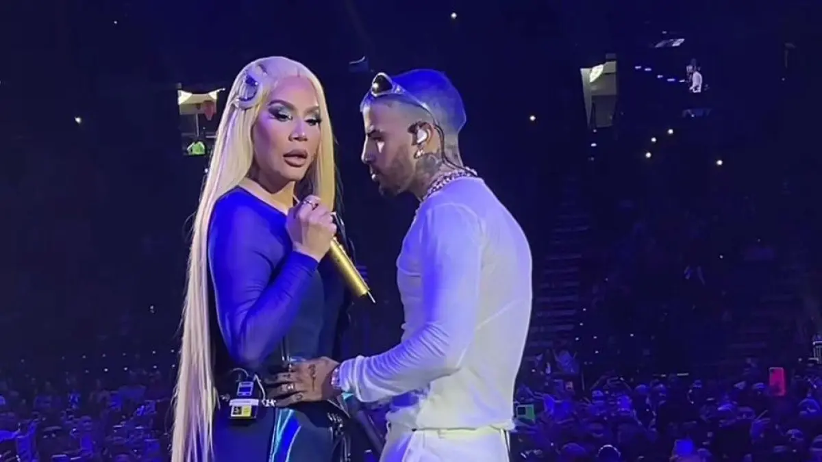 Raw Alejandro y Avy Queen