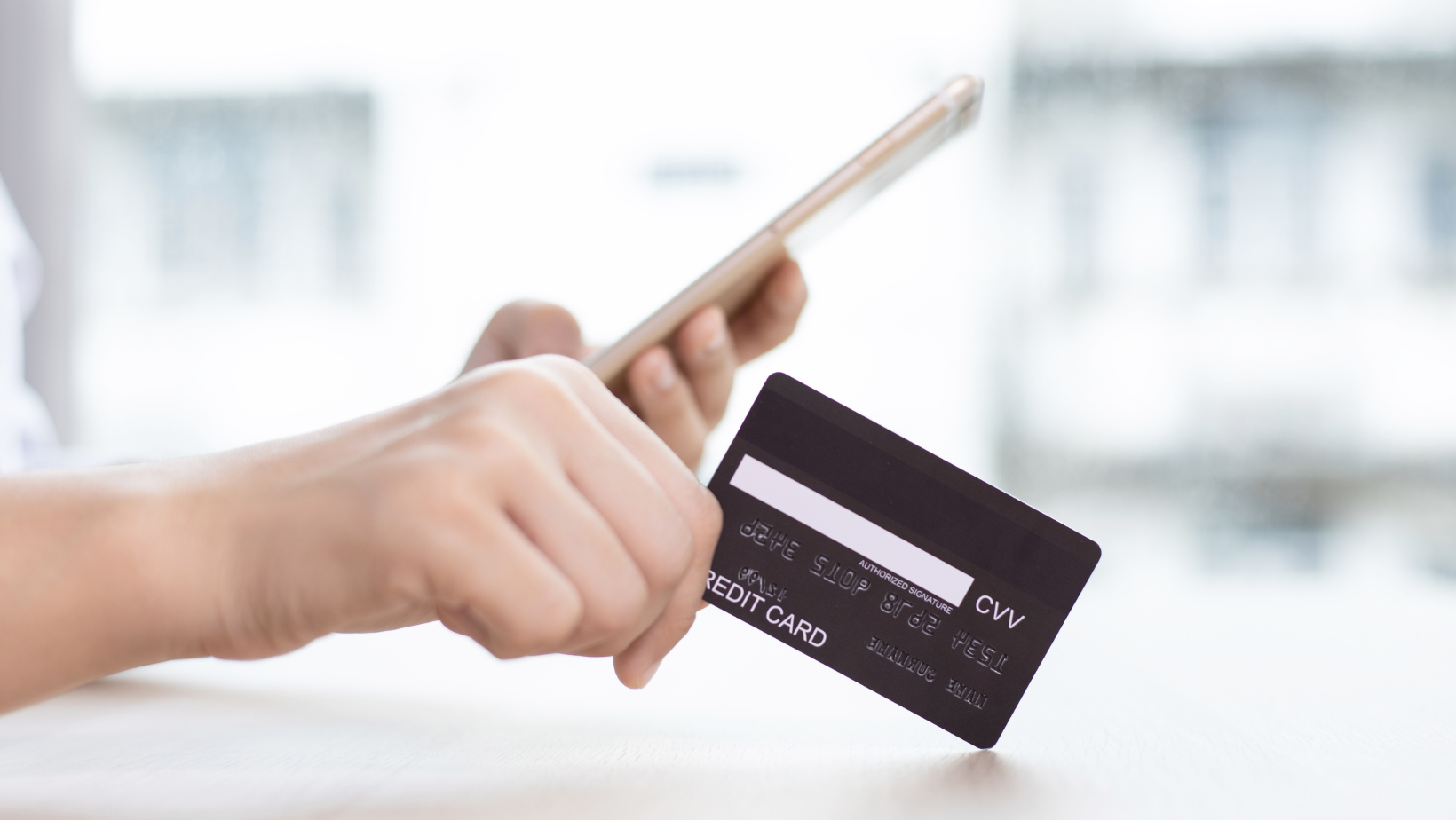 Operaciones realizadas por Internet con tarjetas bancarias se duplicaron en comercios locales
