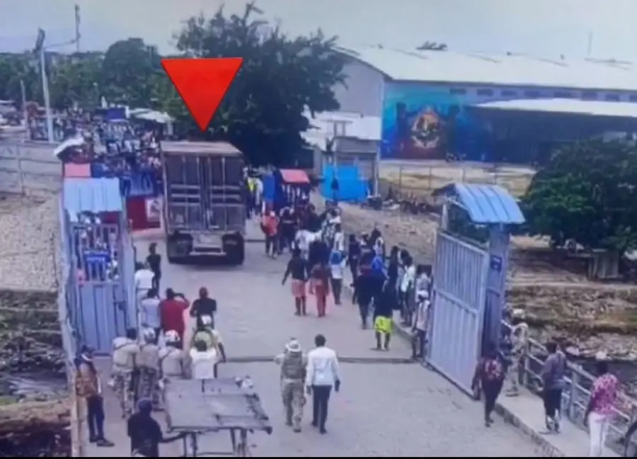 Derrumbe de puertas fronterizas