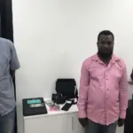 Migración apresa tres haitianos integrantes de red que se dedica a falsificar carnets migratorio