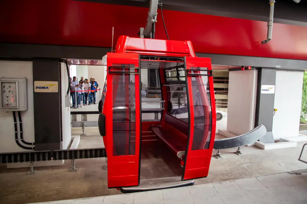 Presidente Abinader encabeza encendido fase previa a período de prueba Teleférico de Santiago. Dice que junto a monoriel será revolución transporte Santiago.