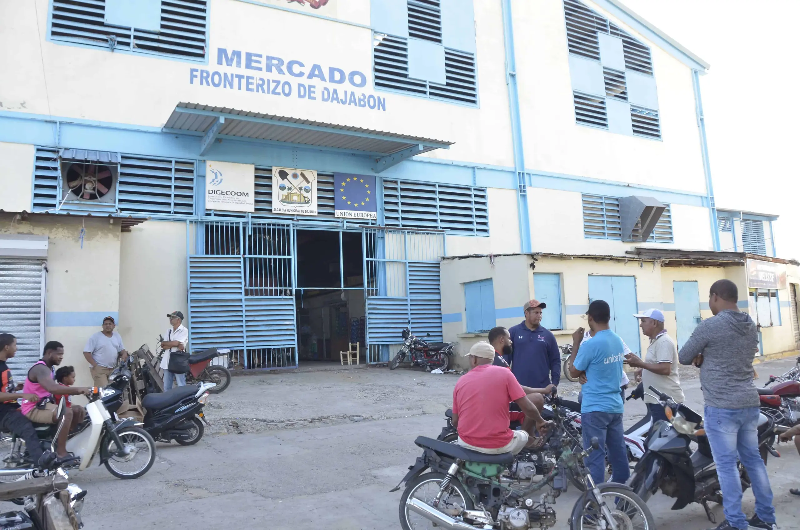 Mercado fronterizo de Dajabón abre para compras navideñas; Haití mantiene cierre