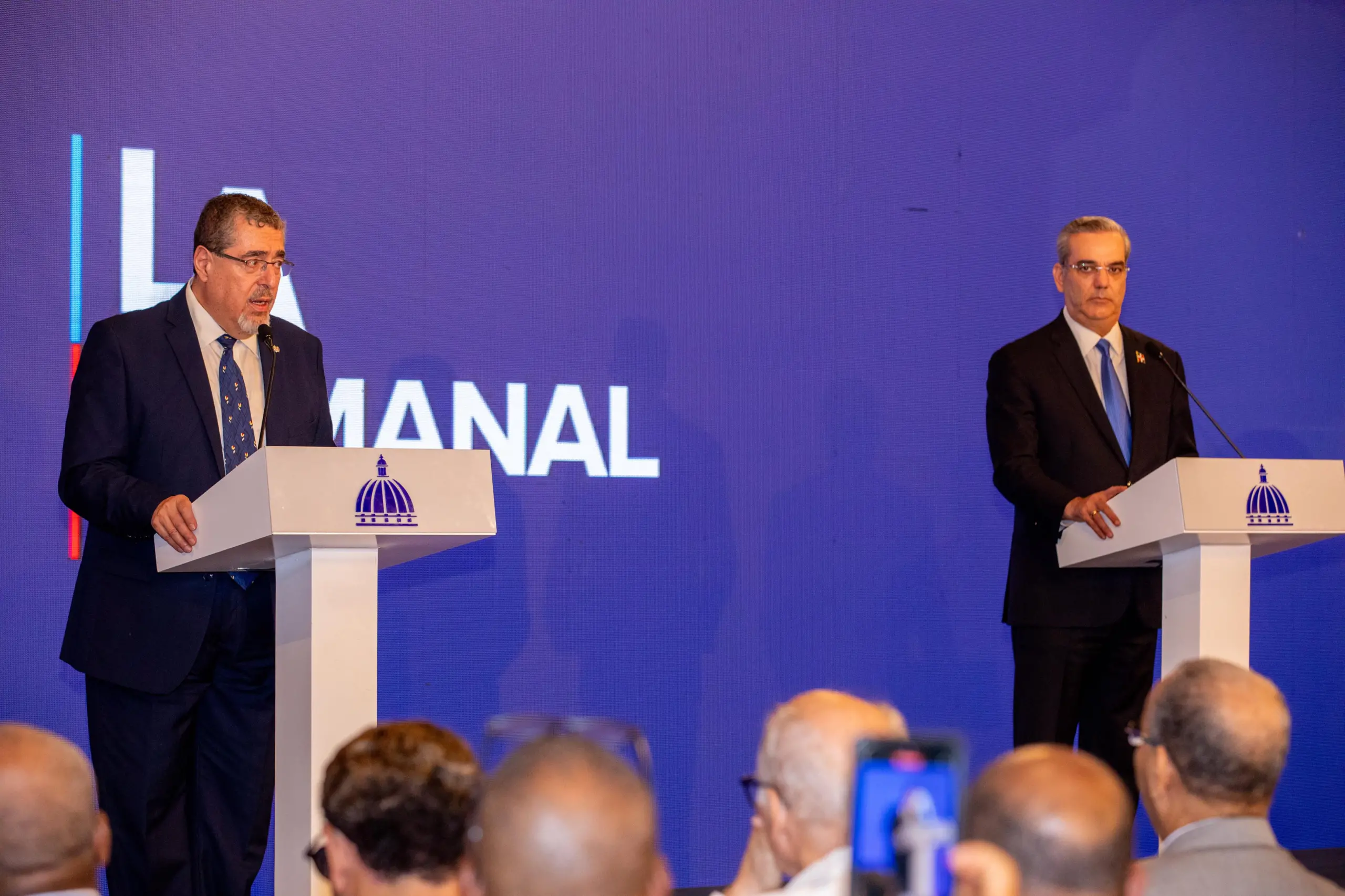 El presidente Luis Abinader, tras recibir este lunes al presidente electo de Guatemala, Bernardo Arévalo, afirmó que la República Dominicana apoya la democracia en Guatemala en este momento de dificultad, en los que han habido intentos por socavar los resultados legítimos de sus elecciones.