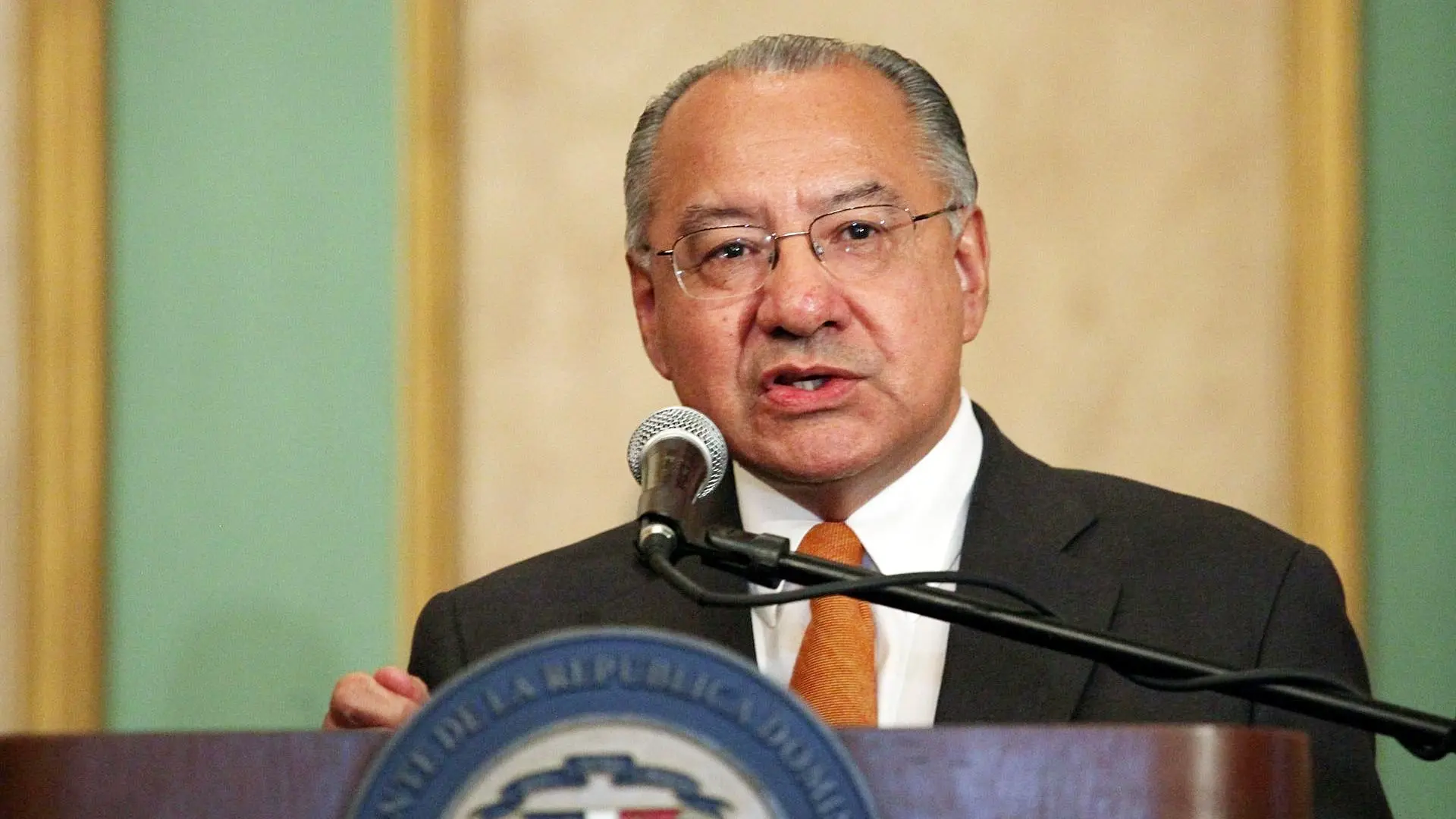 Diplomático acusado de espionaje contra EE.UU portaba pasaporte dominicano para evadir justicia