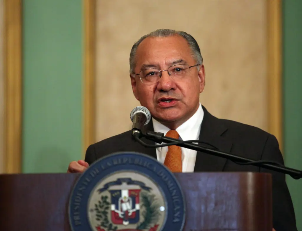 Exdiplomático acusado de espionaje por EEUU tuvo tres pasaportes dominicano