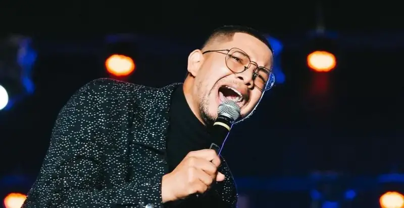 Cantante brasileño murió tras desplomarse en el escenario