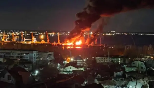 Ucrania ataca Crimea y destruye buque ruso en el mar Negro