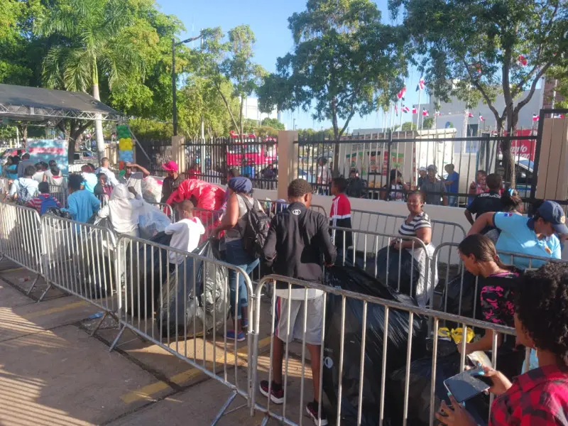 "Plástico por juguetes"