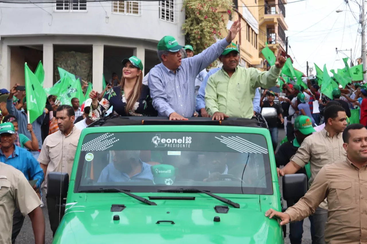Leonel Fernández encabeza caravanas