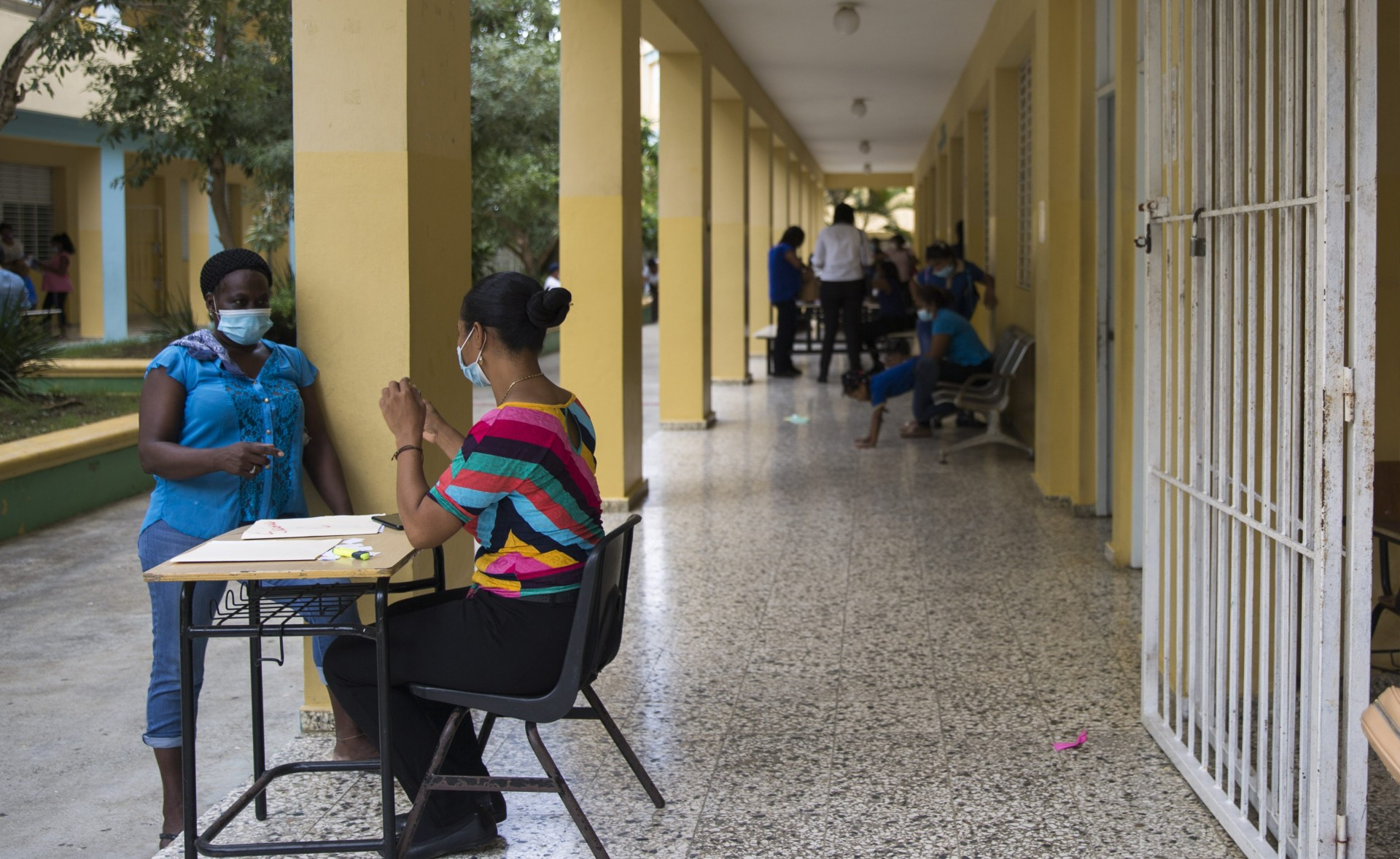 Covid-19 obliga a suspensión de clases presenciales en Santiago