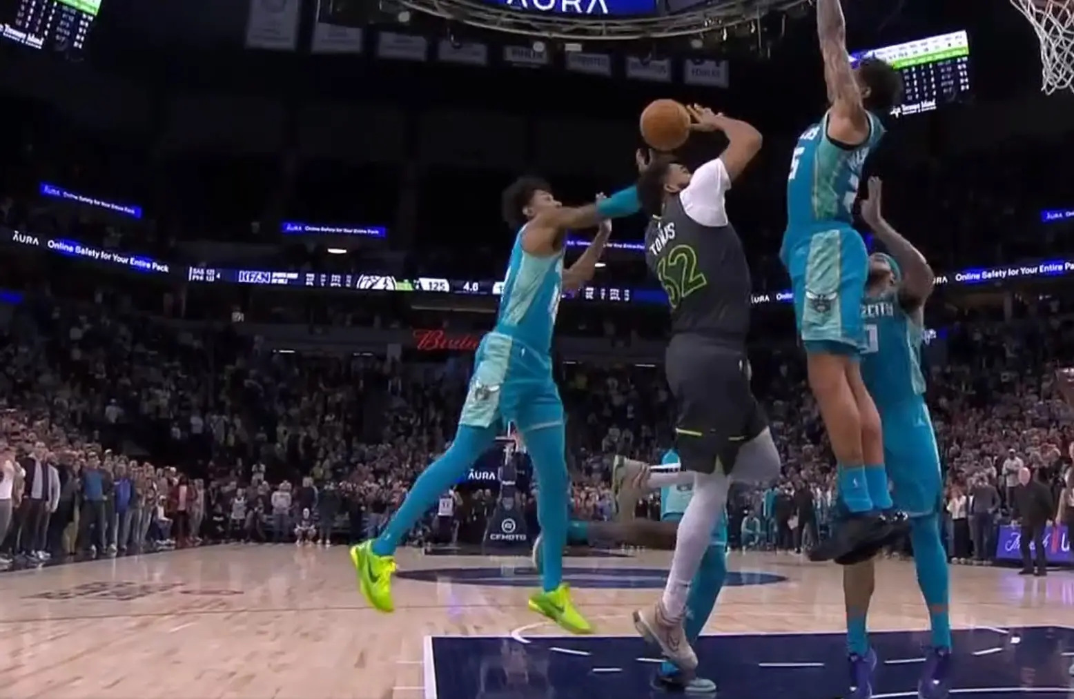 Karl Towns ante Charlotte