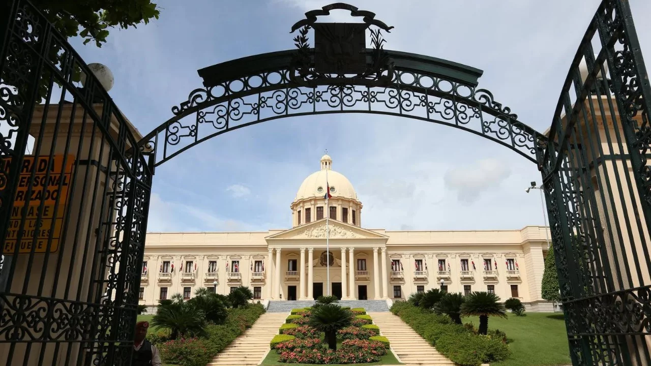 Ciudadano que arrojó automóvil contra el Palacio Nacional se consagraba a pilotar drones