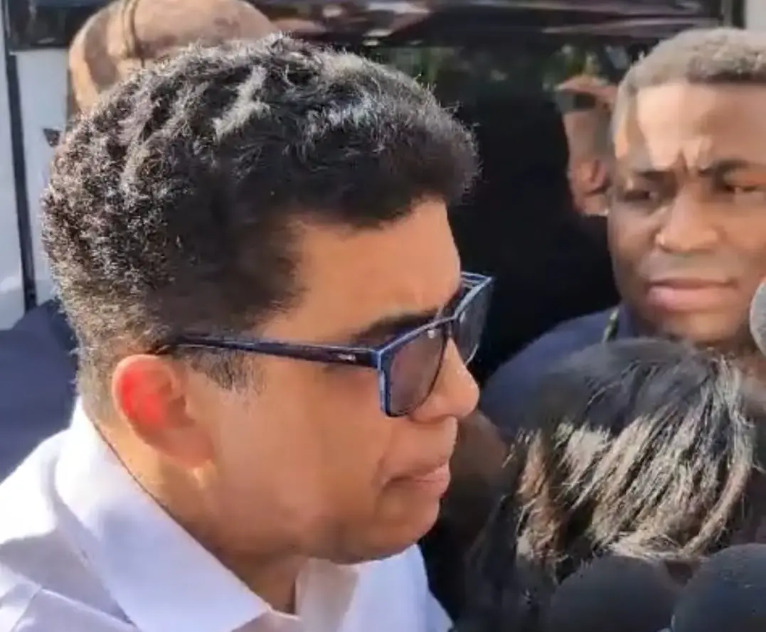 el pastor Dio Astacio, candidato a la Alcaldía por Santo Domingo Este, expresó su gran satisfacción al observar el buen desarrollo de la democracia.