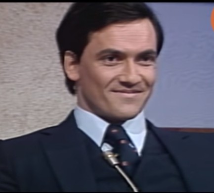 El fallecido expresidente de Chile, Sebastián Piñera Echenique fue un destacado político, empresario y economista chileno. Nacido en Santiago, hijo de Magdalena Echenique y José Piñera Carvallo, un diplomático y miembro del Partido Demócrata Cristiano.