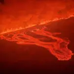 Volcán en Islandia entra en erupción por segunda vez en este año
