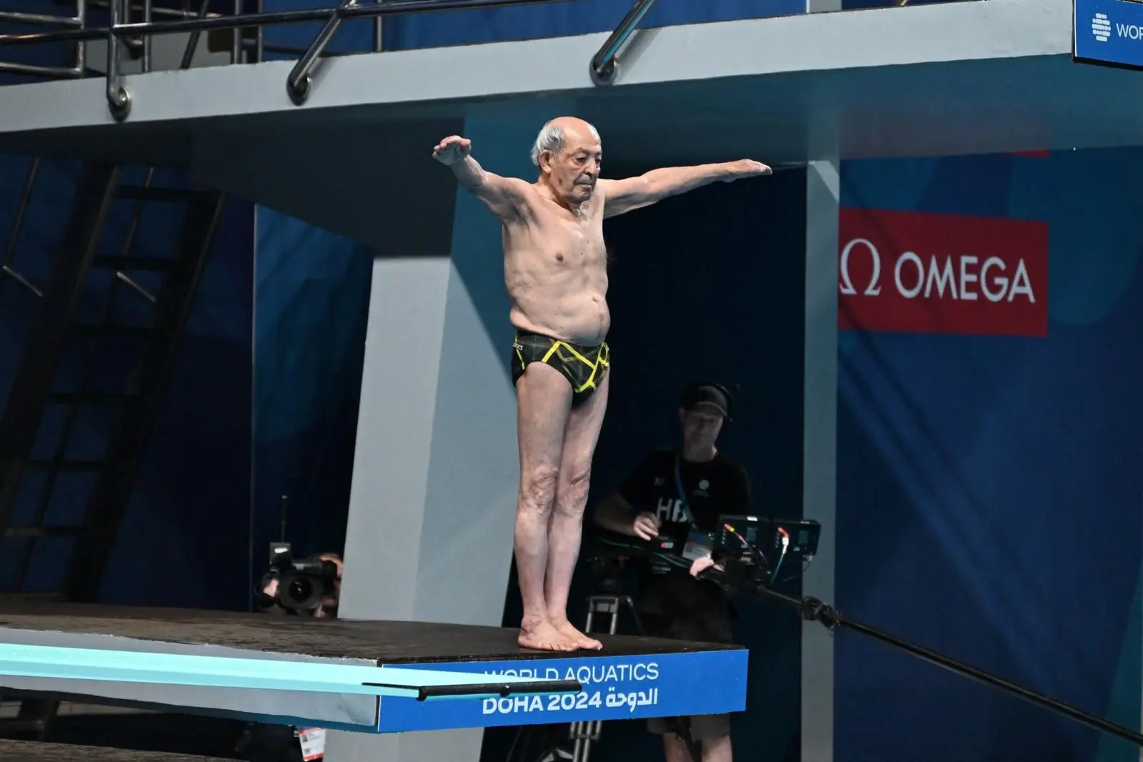 Clavadista de 100 años participa en el Campeonato Mundial de Natación 2024