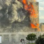 Incendio afecta a un edificio de catorces plantas en Valencia