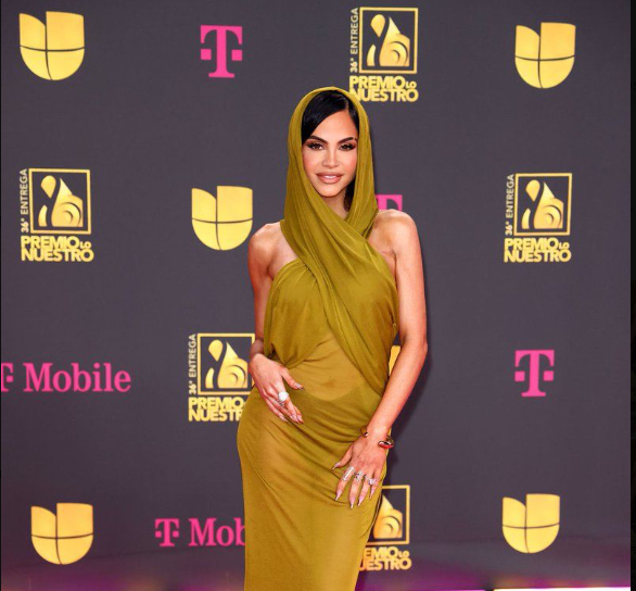 Alta costura y diseño latino dominan la alfombra de Premio Lo Nuestro 2024