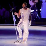 Usher homenajeó a Michael Jackson durante su espectáculo en el Super Bowl