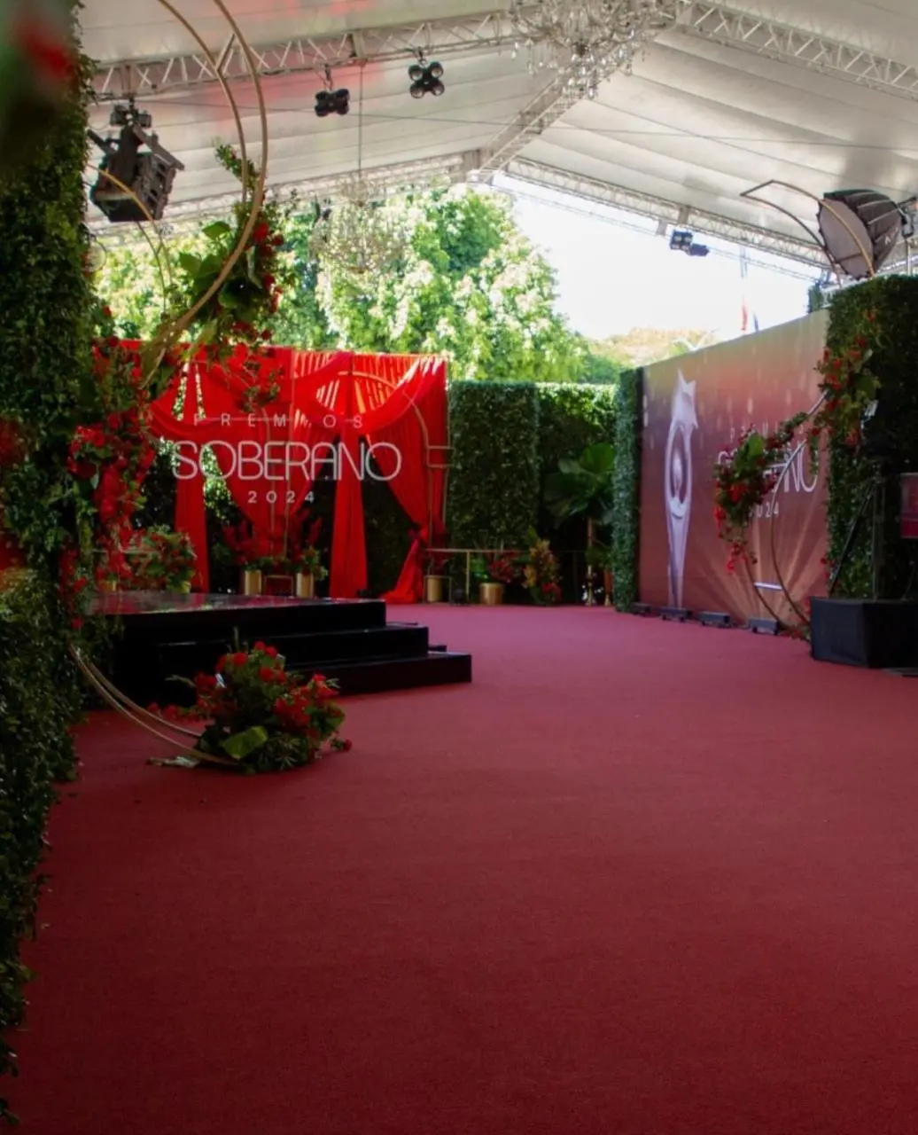 Los Premios Soberano 2024 Iluminan la Noche con Estilo y Talento
