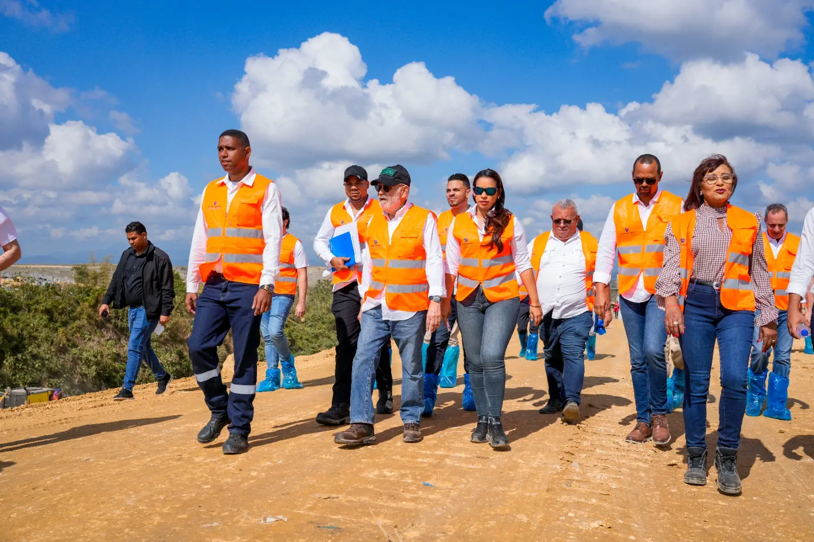 El ministro Ceara Hatton encabeza un acto con representantes del BID y las agencias de cooperación de España y Japón, entidades que apoyan el manejo del vertedero.