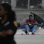 Florida prohíbe a personas sin hogar dormir en la vía pública