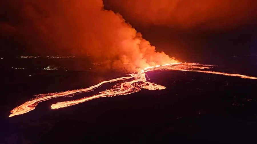 La erupción volcánica en Islandia se mantiene estable dos días después
