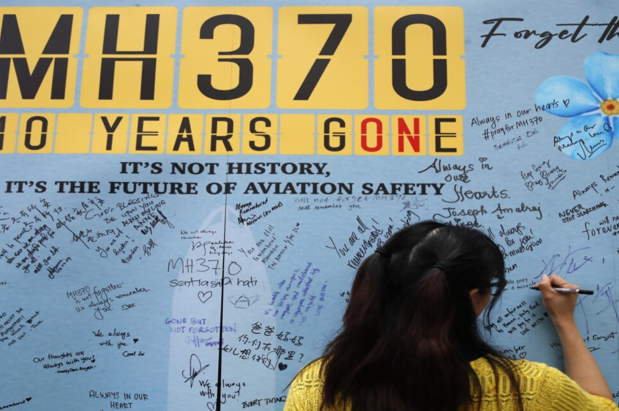 Malasia considera reanudar búsqueda del vuelo desaparecido hace casi 10 años