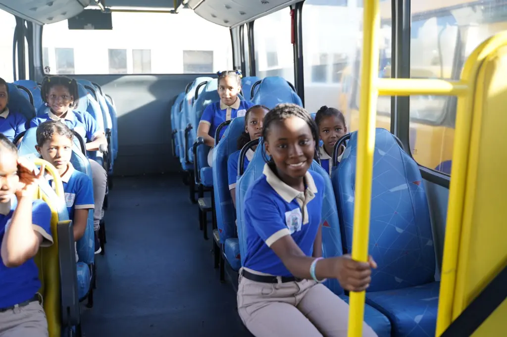 Transporte escolar llega a cuatro provincias de la región sur; conoce las nuevas 26 rutas