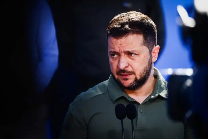 Presidente ucraniano solicita a la UE más artillería tras andanada de misiles rusos contra Kiev