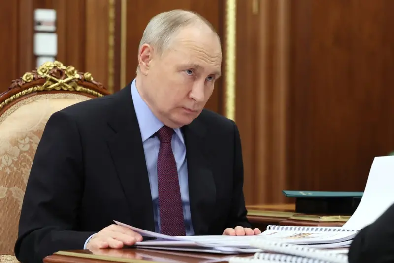 Vladimir Putin ordena reducir deberes y recortar exámenes a estudiantes