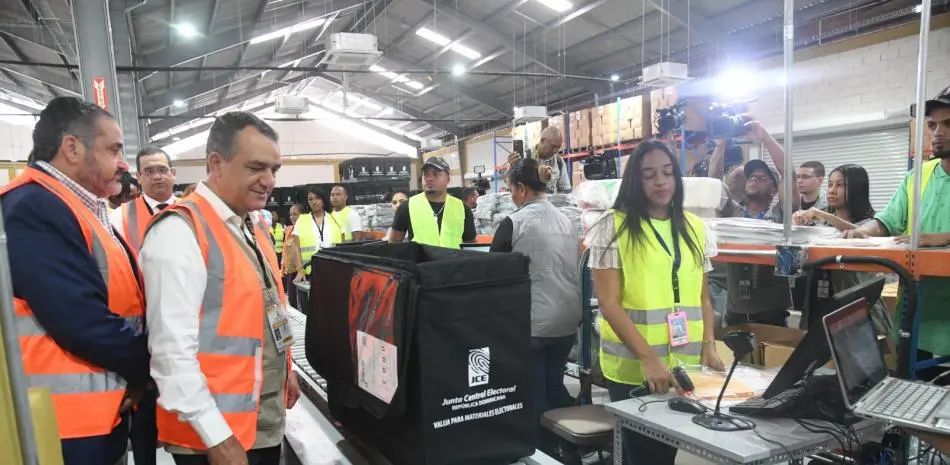 JCE inicia producción de kits electorales.