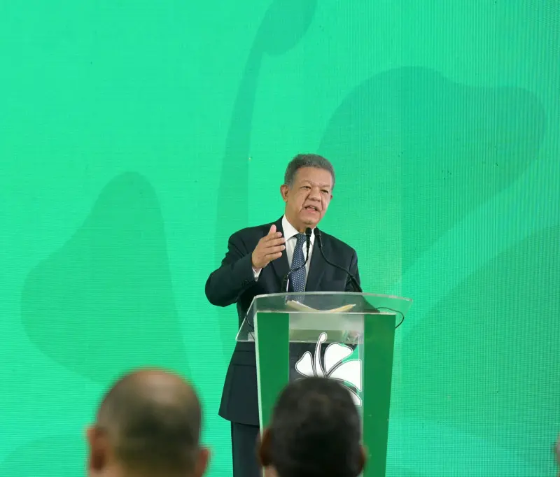 Leonel Fernández reniega sentencia del TSE.