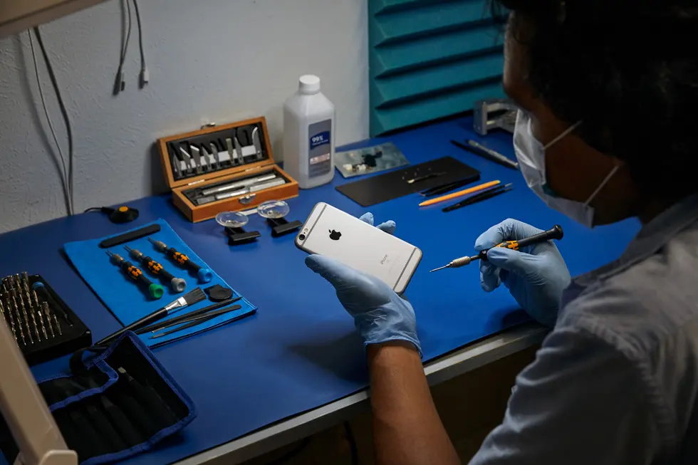 ¿Reparaste tu iPhone? Apple permitirá el uso de piezas usadas en algunos modelos