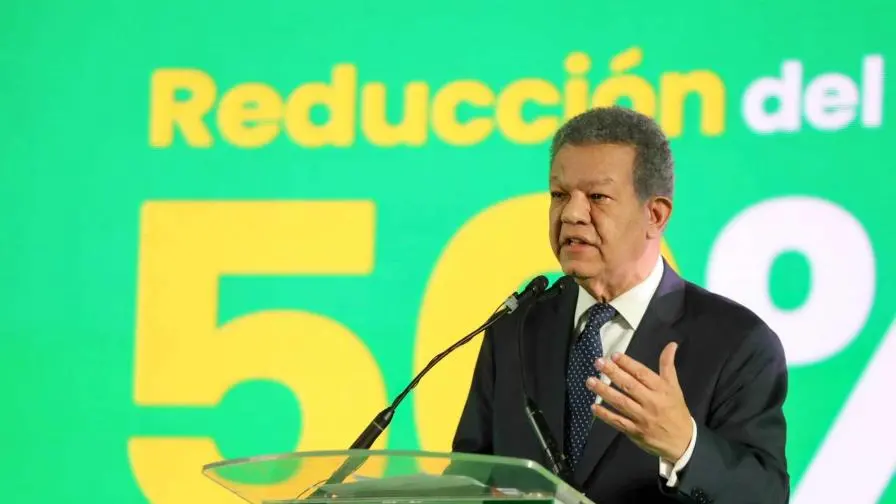 Leonel con la prensa