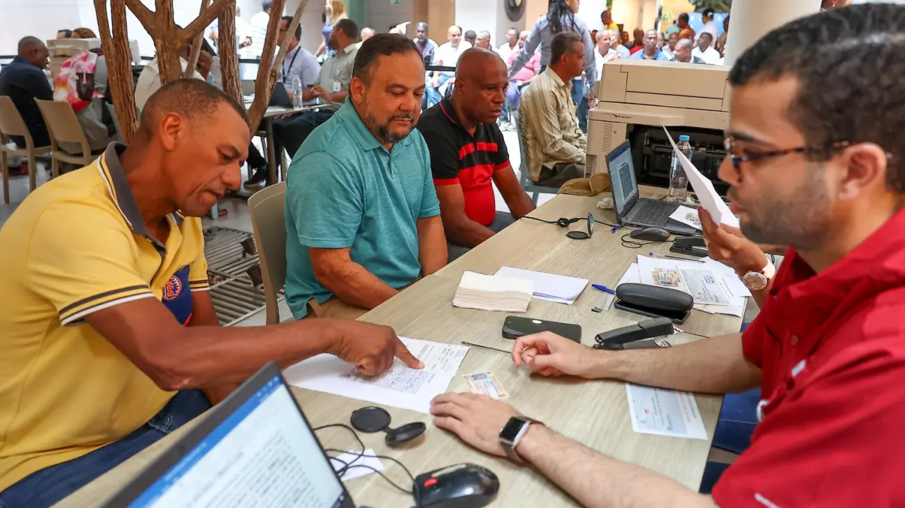 ¡Los cheques están listos! Hacienda llama a policías retirados a buscar indemnización