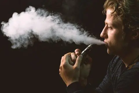 Vapear con frecuencia daña