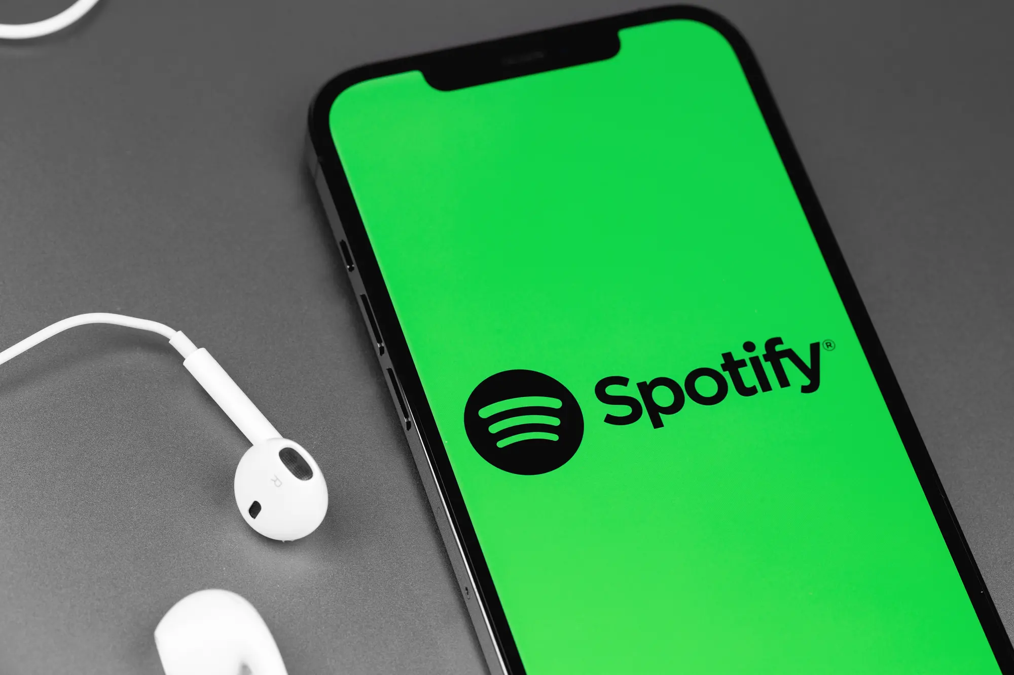 Spotify ahora permite acceder letras de las canciones en la versión gratuita
