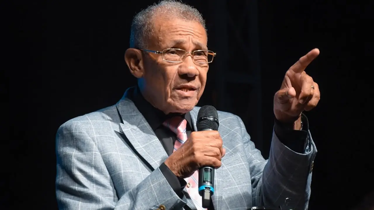 Pastor Ezequiel Molina Rosario, presidente del ministerio La Batalla de la Fe,