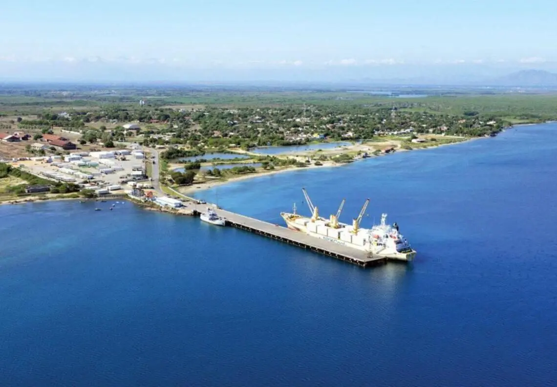 Obras Públicas entrega más de 14 millones de dólares para inicio muelle de Manzanillo