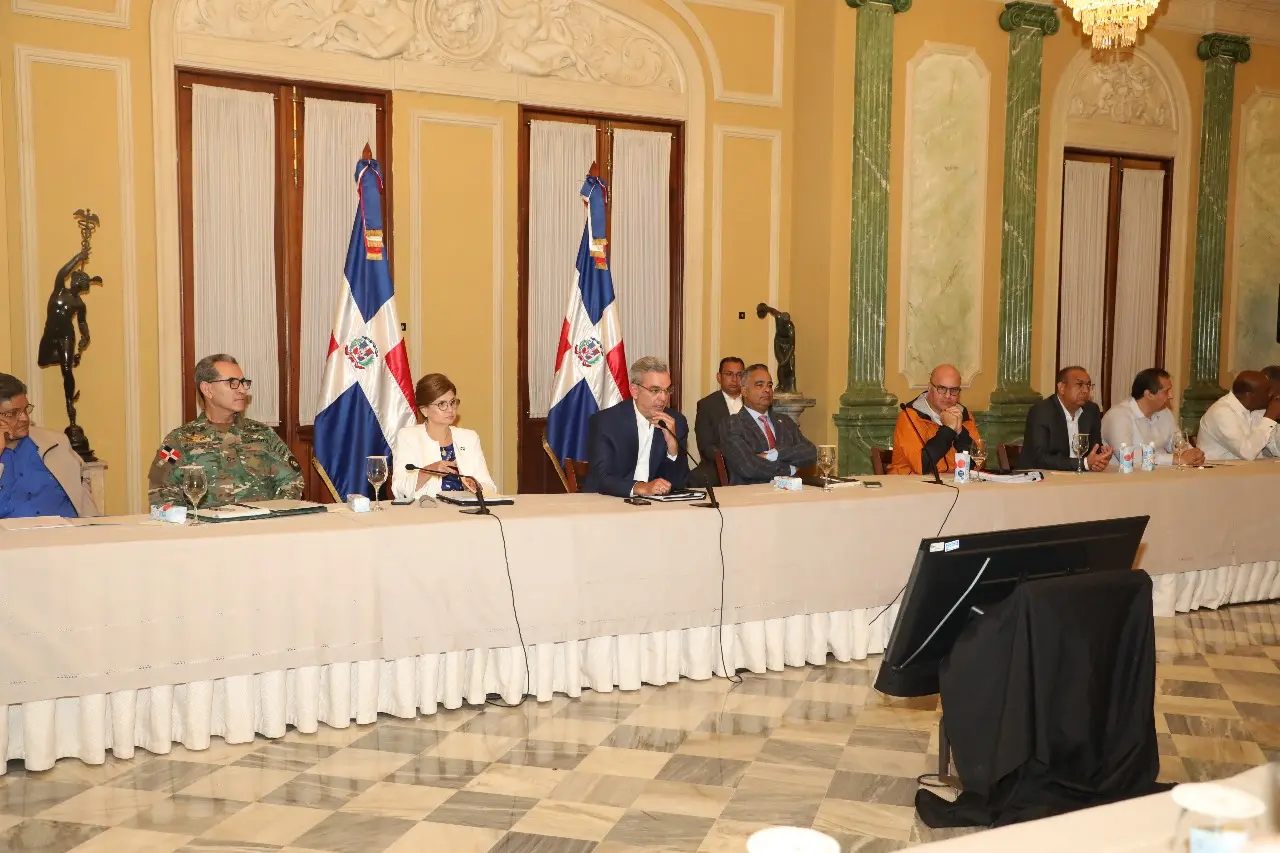 Abinader convocó reunión de emergencia ante las lluvias tras su llegada de Washington