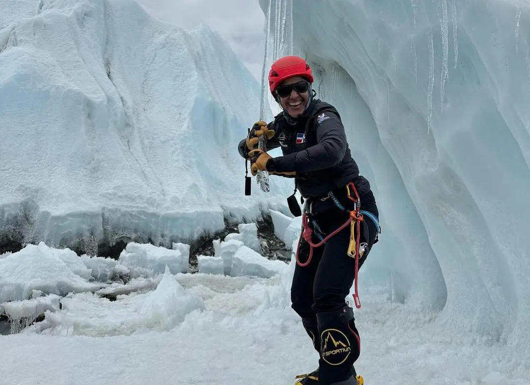 Thais Herrera hace historia: primera mujer dominicana en alcanzar la cima del Everest