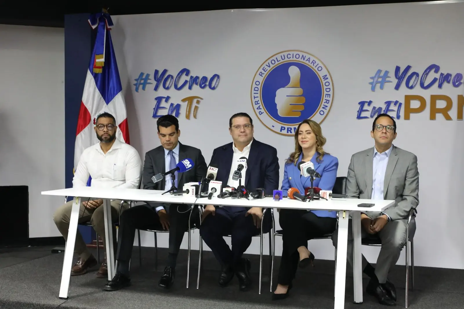 Alcaldes y directores del PRM registran sus gastos e ingresos ante la JCE