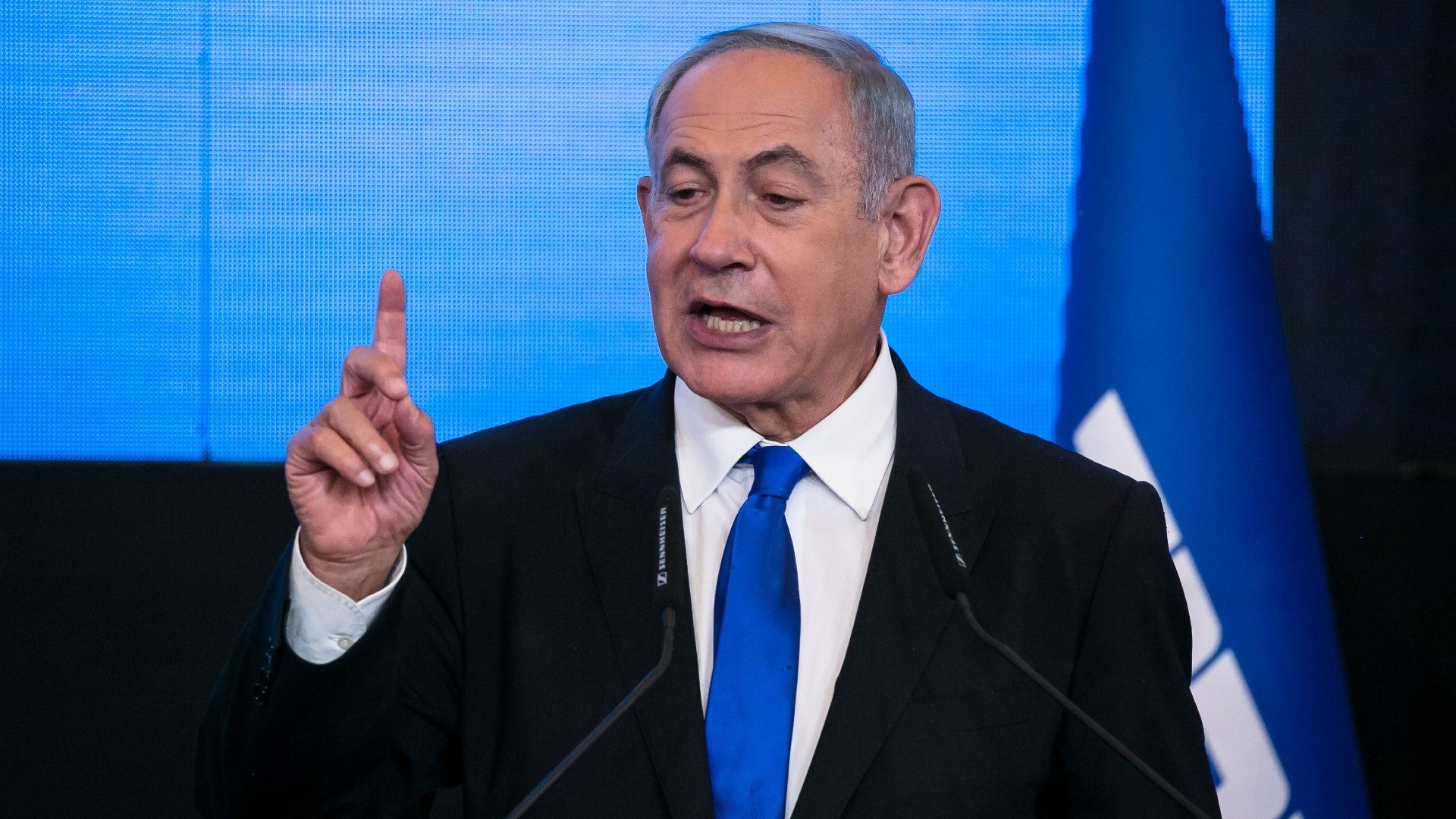El primer ministro israelí, Benjamín Netanyahu, acusó este domingo a la misión de la ONU en el sur de Líbano (FINUL) de ser “escudos humanos” del grupo chií Hizbulá