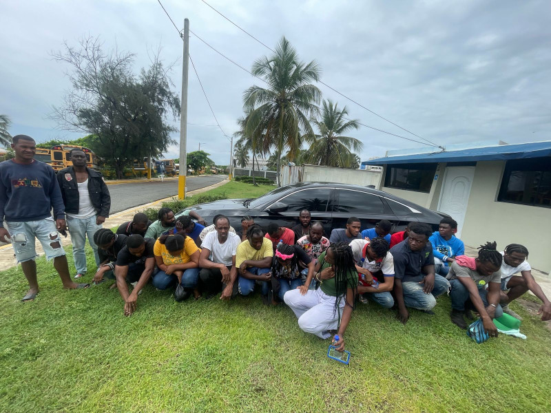 Migración detiene 25 haitianos indocumentados en un hotel de Villa Francisca