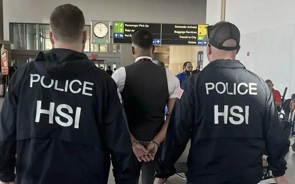 Auxiliares de vuelo acusados llevar millones de dólares del narcotráfico desde Nueva York a República Dominicana