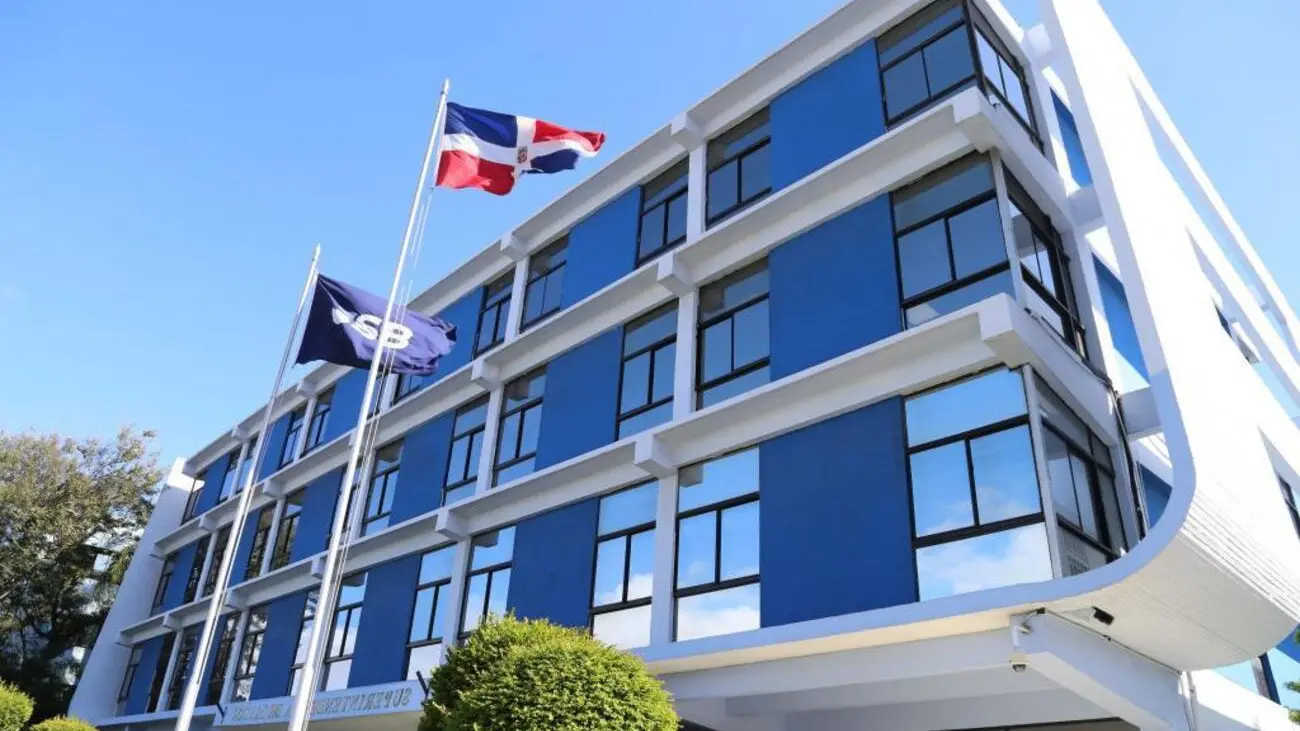 Superintendencia de Bancos aclara que cambio de tarifas busca evitar posibles penalidades